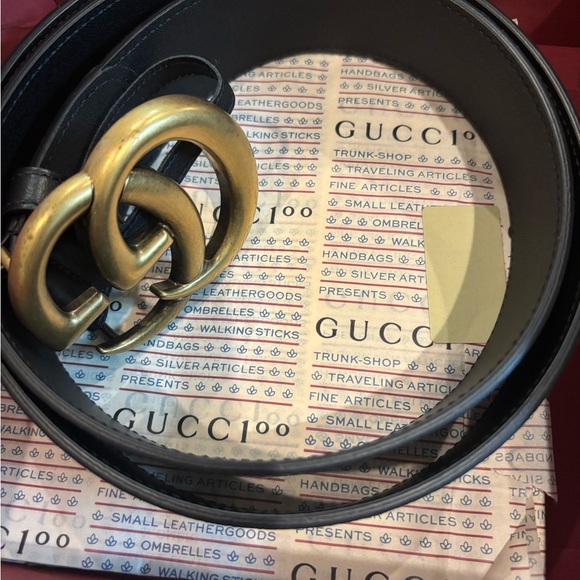 Gucci belt. Worn once. Size 100. Logo belt with black detail. - Picture 5 of 6